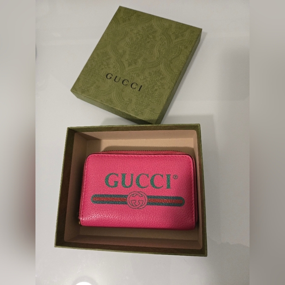 Gucci Compact PINK Wallet [AUTHENTIC] - Picture 2 of 9